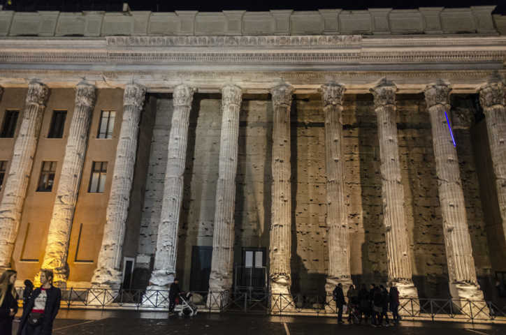 211 - Italia - Roma - templo de Adriano